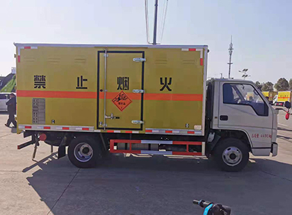 宜黄爆破器材运输车工人安全操作规范与智能技术保障